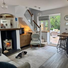 Sea Breeze, cottage with large woodland garden