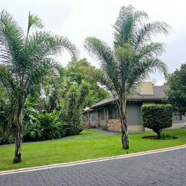 Mabheleni Lodge: Rustenburg şehrinde bir otel