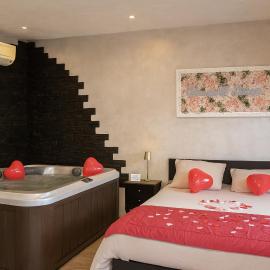 Douceur d’une nuit (studio avec jaccuzi privatif), hotell i Vitrolles