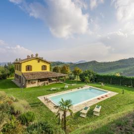 Villa in Piandimeleto with Pool & Sauna
