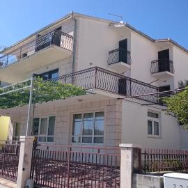 Beautiful Apartment Jukic, hotel in Podstrana