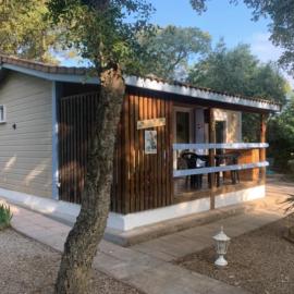 Chalet à Gassin au calme sous les pins, hotel v destinácii Gassin
