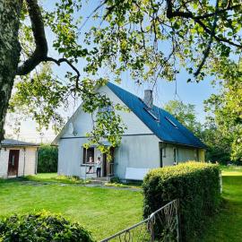 2 bedroom House and Sauna in Virtsu, hotell i Virtsu