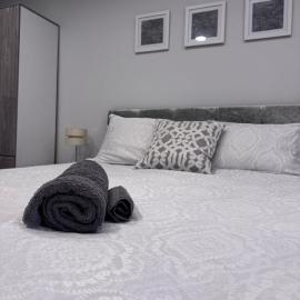studio flat near NEC, Solihull & Airport. Short & Long stay Contractors HS2, NHS