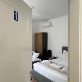 Lexhulo "Rest&Fly" Room's, hotel in Domje