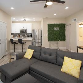 Stylish Lemon 2BR and 3BA Townhouse, hotel v destinaci Tempe