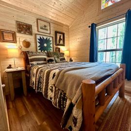 The Drake Cabin in The Forest, hotell sihtkohas Cosby