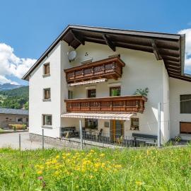 Haus Hubertus، فندق في تشاغنز