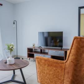Modern 1BR Flat - Near Canal Walk, hotel in Cape Town