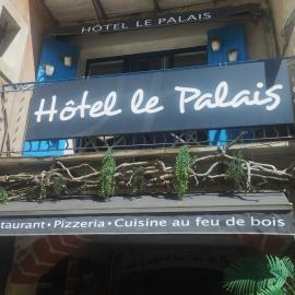 Le palais, hôtel - restaurant, хотел в Апт