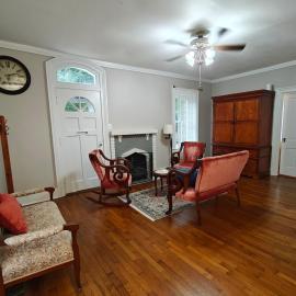 Italian charm villa, hotel in Newton