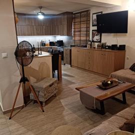 Family apartment next to the pine park, hotel a Thérissos