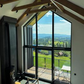 Charlton Estate, hotel a Yablunytsya