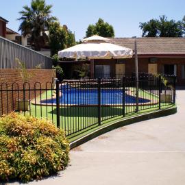 Fountain Court Motor Inn Albury، فندق في البوري