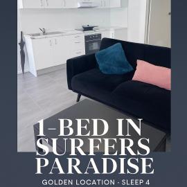 Sunrise Lodge Apt 4 - Cozy 1BR - Poolside Escape, מלון בגולד קוסט