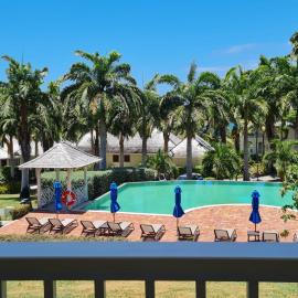 The Hideaway 1-Bedroom Suite, Pool - Beach & Restaurant, hotelli kohteessa Gaynors