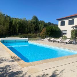 Charmante Maisonnette au calme, proche de Lyon, hotell i Dagneux