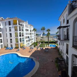 Puerto de la Duquesa apartment