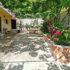 Villa Gimi, hotel in Gjirokastër