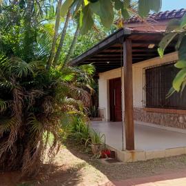 Lovely Home Near the Airport and Business District, hotel Luquéban