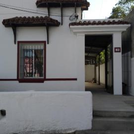 Casa céntrica a metros del puerto y de la terminal, hotell sihtkohas Colonia del Sacramento