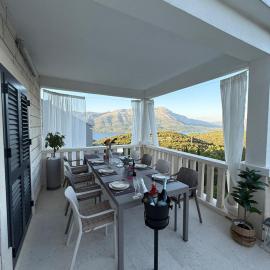 Ellara Residence Apartment with a fantastic view, Hotel in Žrnovo