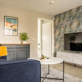 Modern 3BR Glasgow Stay with 3 Bathrooms, Garden & Free Parking