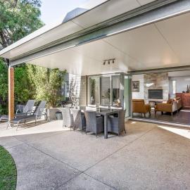 Mimosa - Stylish Beachside Retreat in Dunsborough, hotel u gradu Quindalup