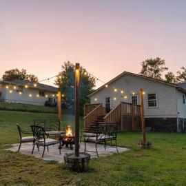 Viesnīca Fern Landing - Modern, Spacious, Firepit, Fully Fenced In Yard pilsētā Čatanuga