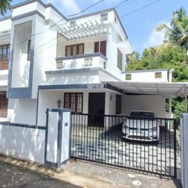 Moms Villa, hotel in Nedumbassery