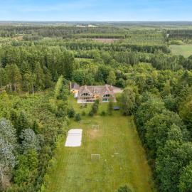 24 Person Pool House With Activity Room And 8 Bedrooms, hotel di Karup
