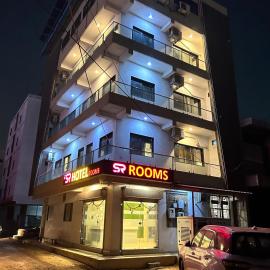 S R Hotel, hotelli kohteessa Surat