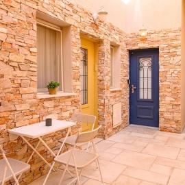 זוהר על הים - ווילה ו-3 חדרי סטודיו מהממים עם בריכה בנווה זוהר, hotel in Neve Zohar