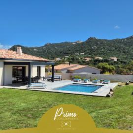Casa di Famiglia - Maison 3 chambres, piscine - Classée 4 étoiles, hotel u gradu Figari