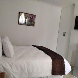 Best Enough Guesthouse, готель у місті Преторія