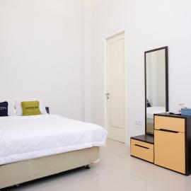 Urbanview Hotel Trisna Tulungagung, hotell i Kedungwaru