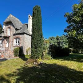 La Villa des Troënes - Proche des plages, hotel v destinácii Plouguiel