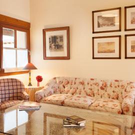 Casa de campo Olmo, jardín y piscina a 20 minutos de Salamanca, hotel in Almenara de Tormes
