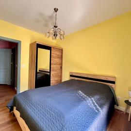Zoo Arena Stay near Airport Free Parking