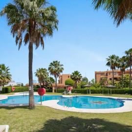 카사레스에 위치한 호텔 Family Friendly 2BR in Casares Pool and Padel Fun