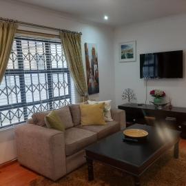 Local & Comfortable, hotel a Mandalay