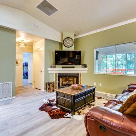 Mountain-View Deck: Pet-Friendly Home in Prescott, hotel in Prescott