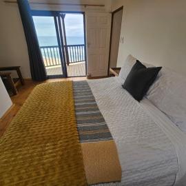 Oceanview Wooden Cabin, хотел в Ifafa Beach