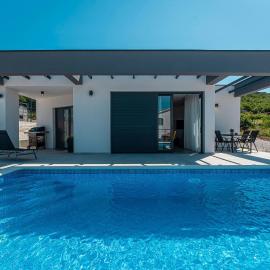 Villa Ambri in Trget - Haus für 4-5 Personen, hotel in Trget