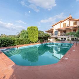 Villa with Pool, Pets & WiFi, hotel Misilmeriben