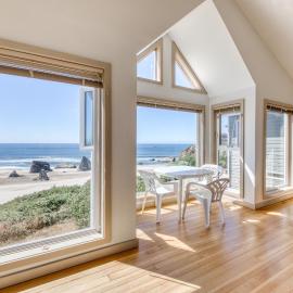 Beach Loop Condo #1 - North Unit, hotel in Bandon