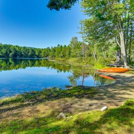 Waterfront Escape w/ Beach Access in Bridgton, hotell i Bridgton