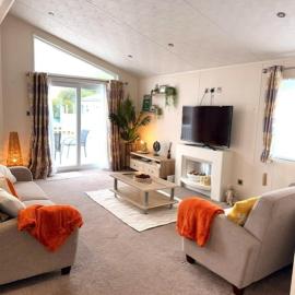 Peaceful Lakeside Chalet - LONG TERM STAYS Welcome