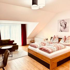 Liesingtal Deluxe Terrace Family Suite, hotel in Vorderlainsach