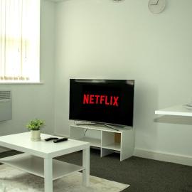 Spacious 2BR Apartment with Superfast Wi-Fi, FREE PARKING & NETFLIX